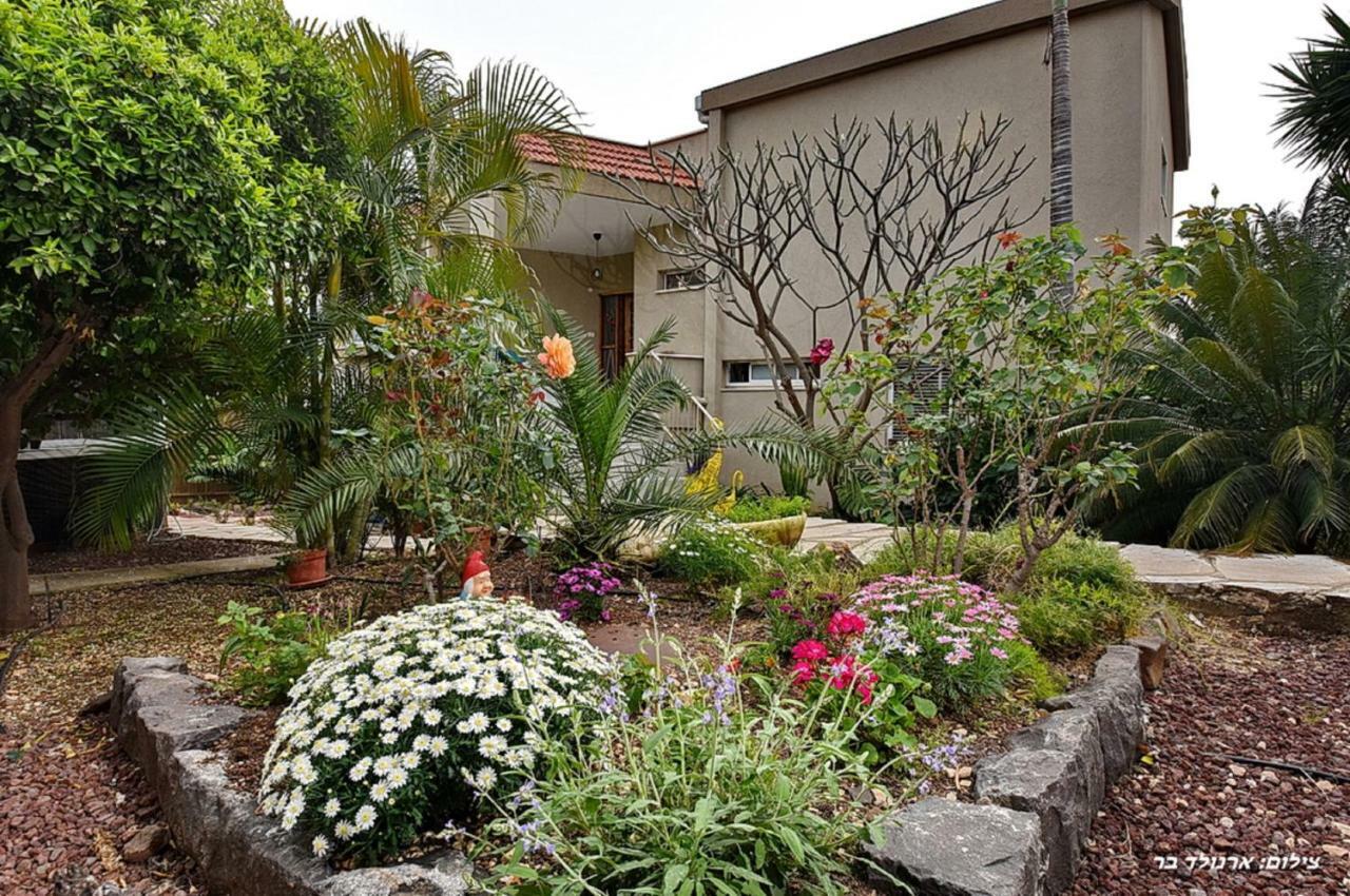 Agama Vila Livnim Exterior foto